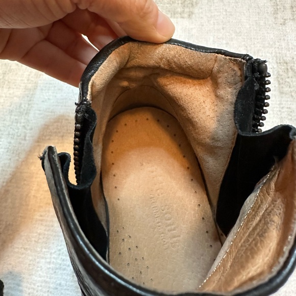 Gentle Souls by Kenneth Cole Women's Carole Leather High Top Sneakers (Size 6.5) - Picture 9 of 9